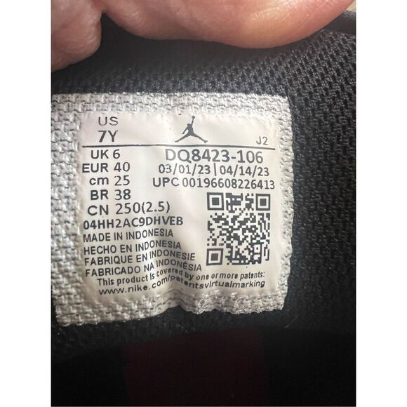 Nike Air Jordan One Retro Mid Rise Black Toe 2023 Black White Red Youth Size 7 - Picture 11 of 13